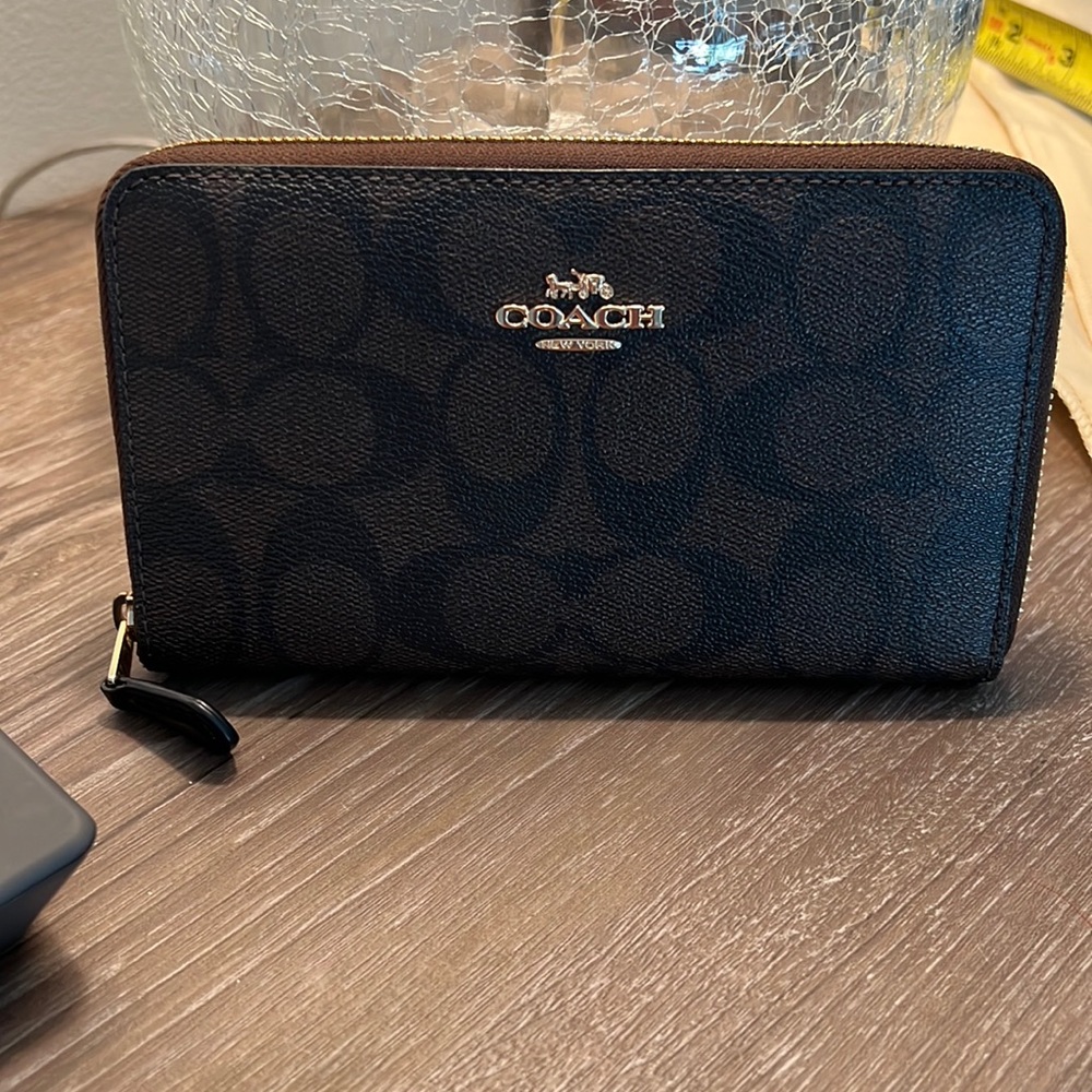 Coach Medium ID Ziparound Wallet